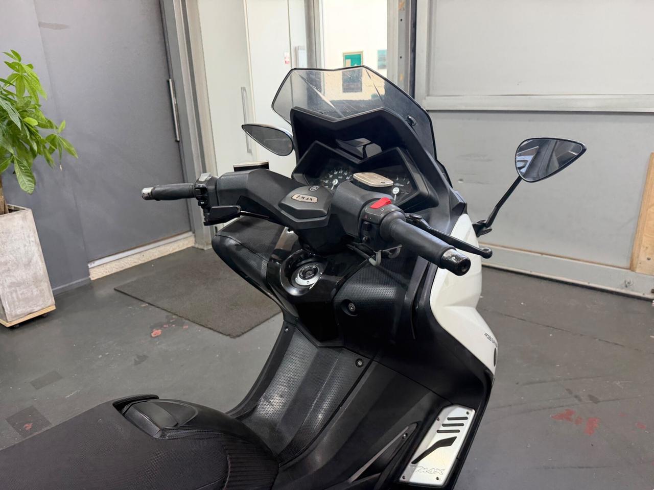 YAMAHA T MAX 530