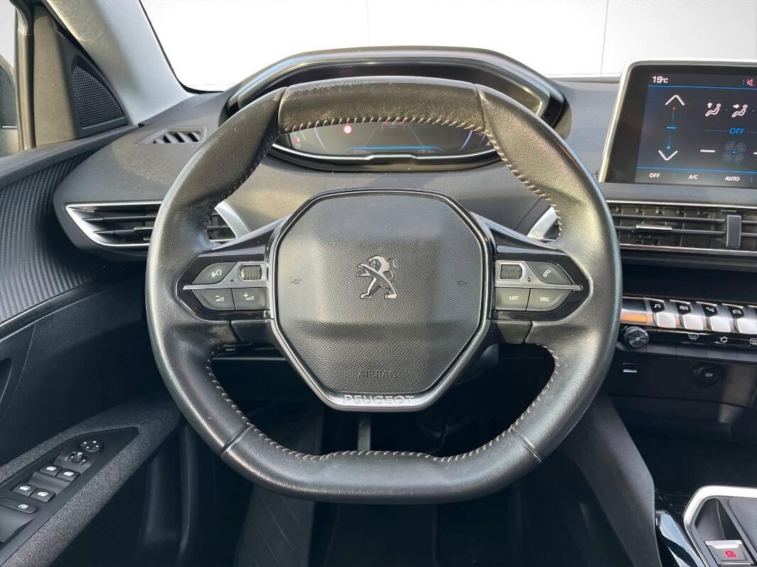 Peugeot 3008 II 1.2 puretech t Active s&s 130cv