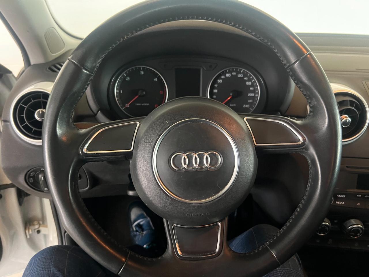 Audi A1 spb 1.6 tdi 90 cv S-LINE ESTERNO OK NEOPATENTATI