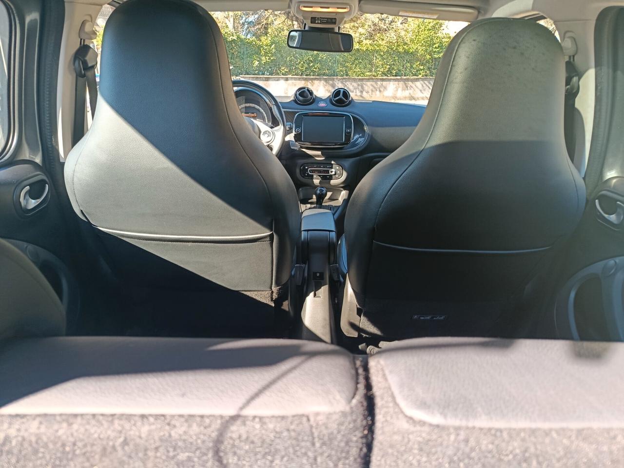 Smart ForFour EQ Pulse