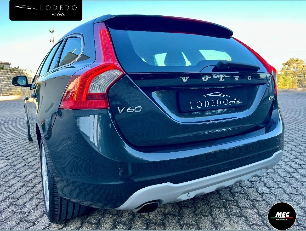 Volvo V60 D3 Momentum - 2013