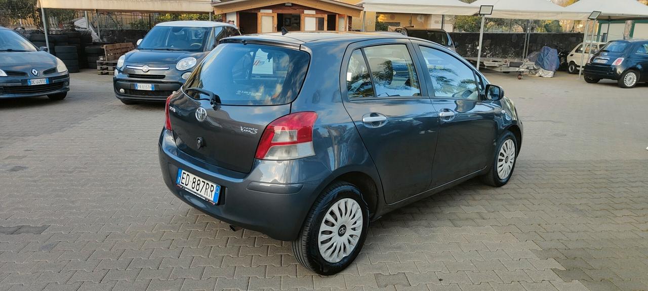Toyota Yaris 1.0 5 porte benzina da vetrina