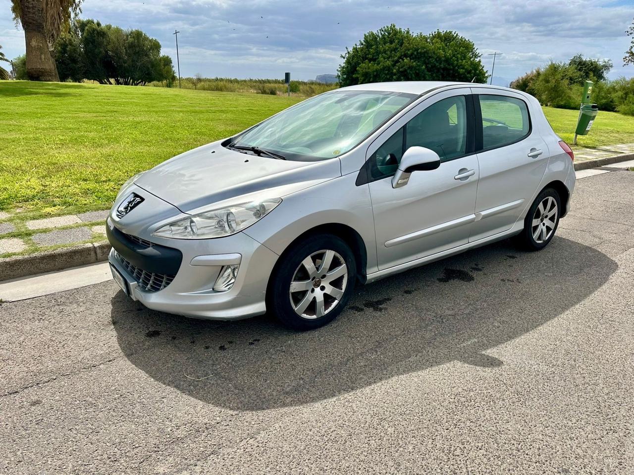 Peugeot 308 1.6 HDi 90CV- Neopatentati