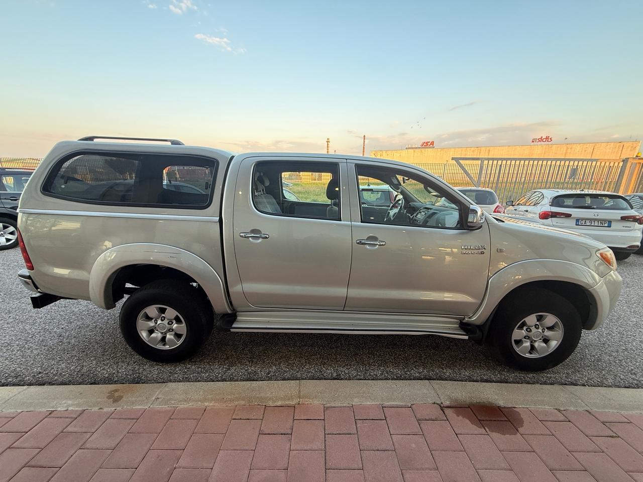Toyota Hilux 3.0 D-4D aut.4WD 4p. Double Cab SR