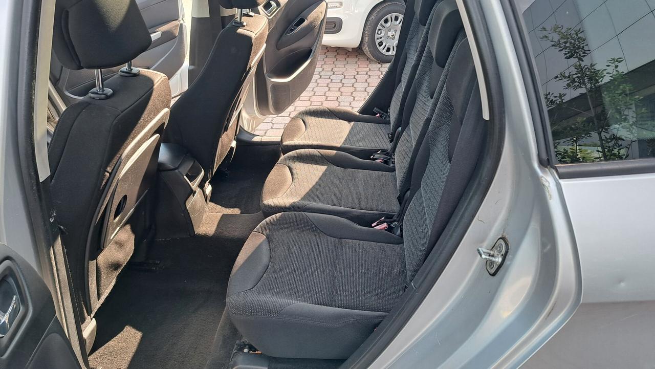 Peugeot 308 1.6 HDi 110CV SW Premium 7 Posti