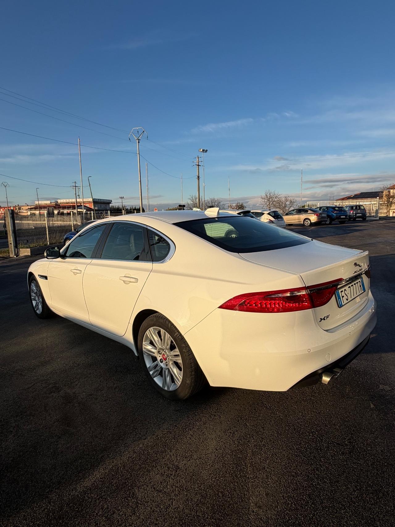 Jaguar XF 2.0 D 180 CV AWD aut. Prestige Business Edition