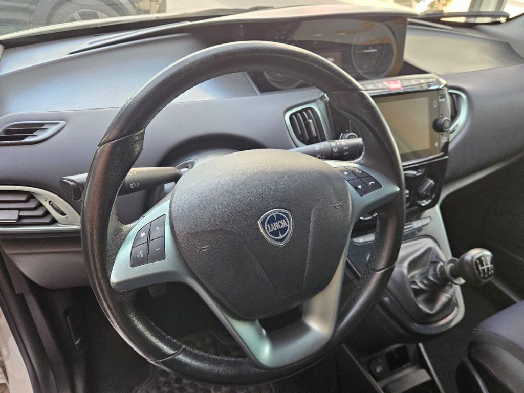 Lancia Ypsilon 1.0 FireFly 5 porte S&S Hybrid Gold tua da €125,00