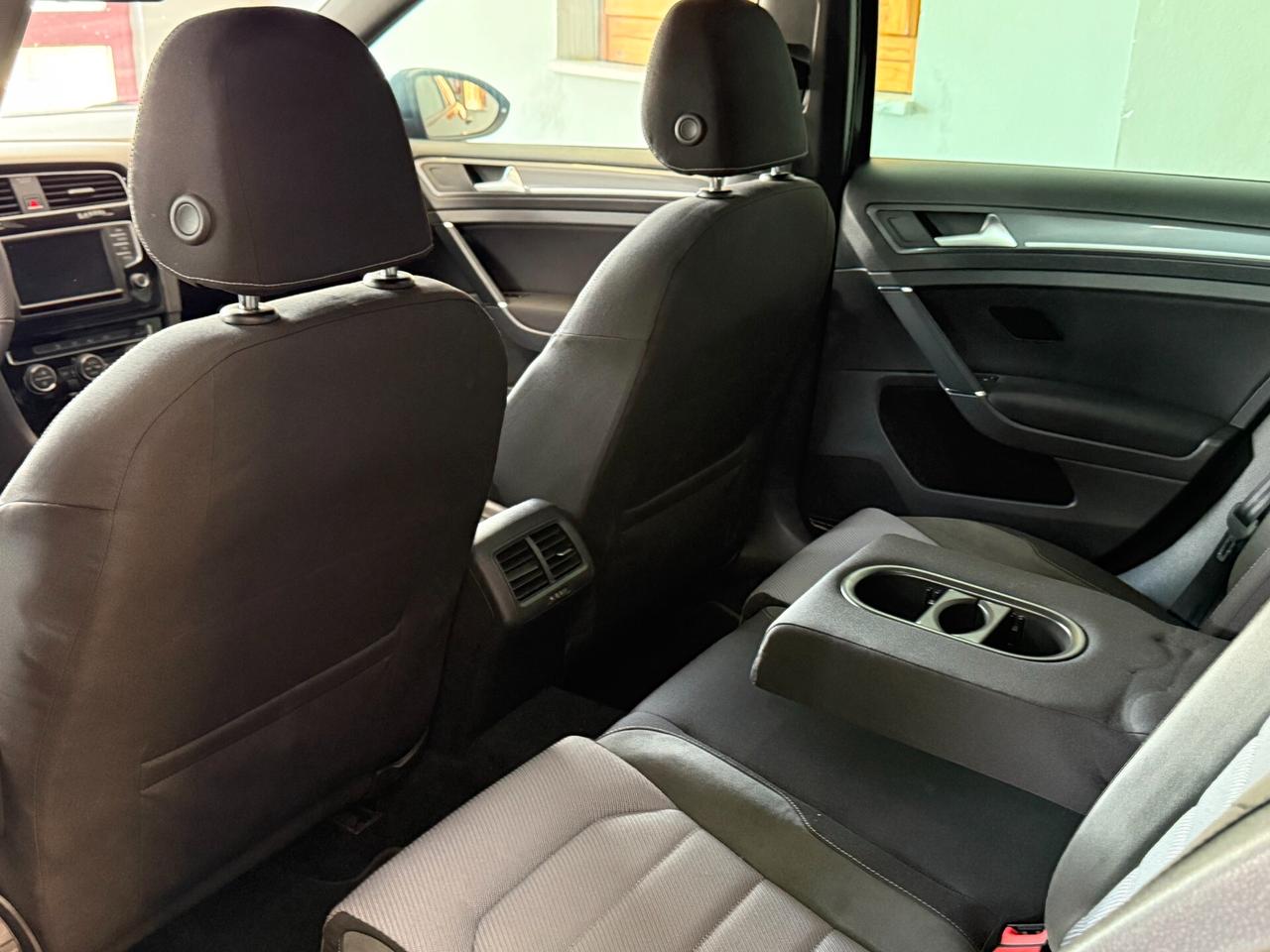 Volkswagen Golf 2.0 TDI DSG 5p. Highline BlueMotion R line.