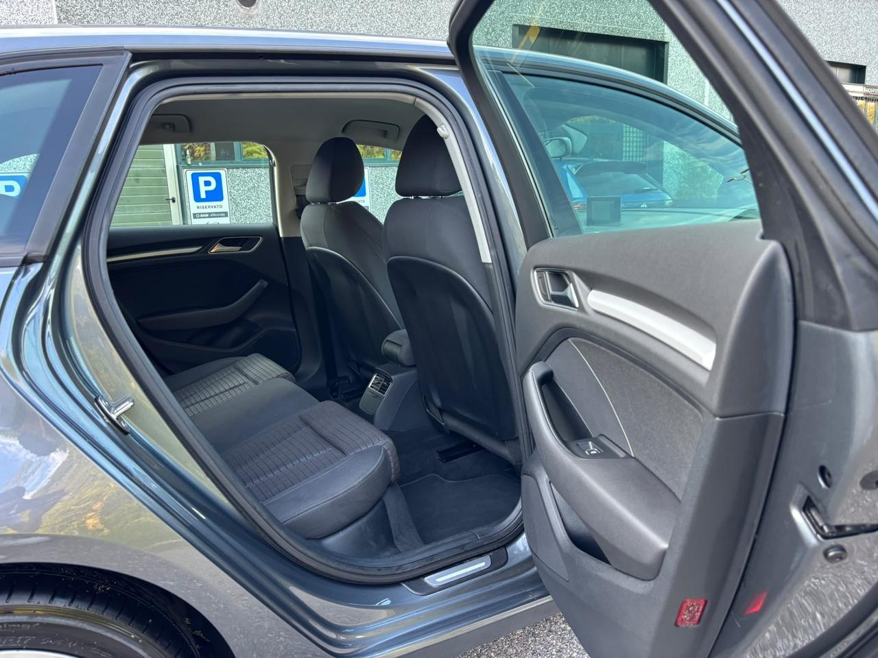 Audi A3 SPB 1.6 TDI clean diesel Ambition