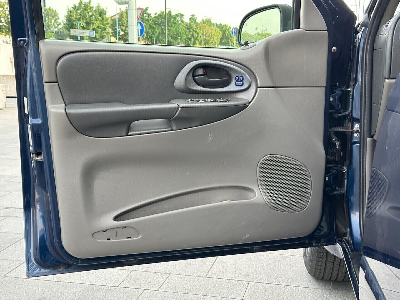 Chevrolet Trailblazer 4.2 L6 LTZ