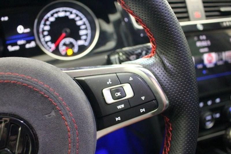 Volkswagen Golf 1.6 TDI R-Line Sport BMT Akrapovic