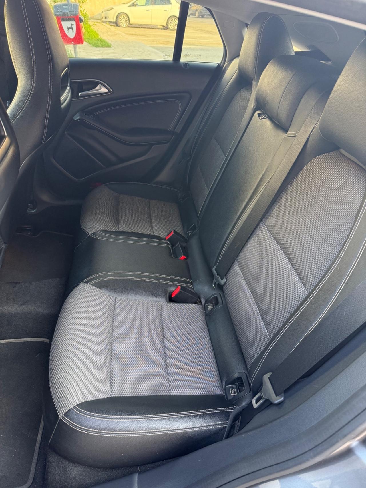 Mercedes-benz CLA 180 d Premium