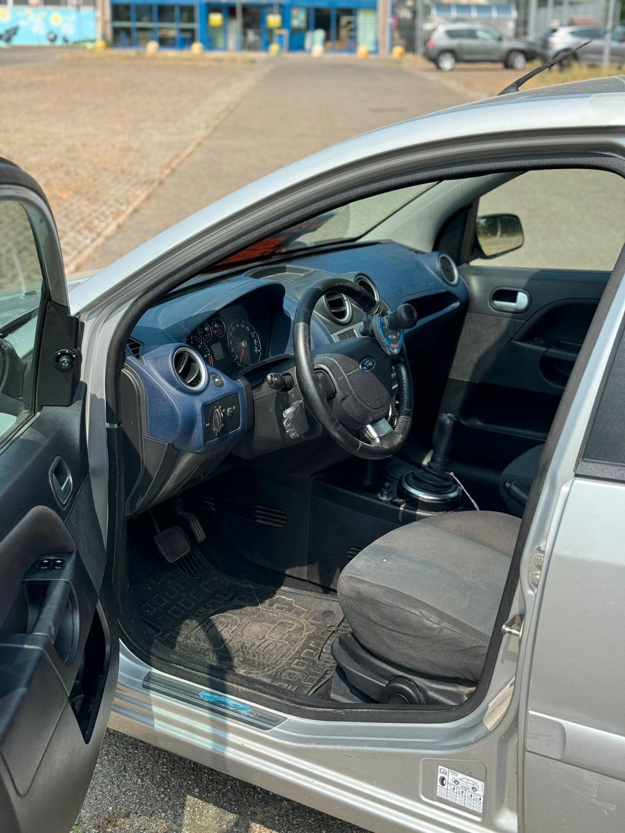 Ford Fiesta 1.4 16V aut. 5p. Ghia