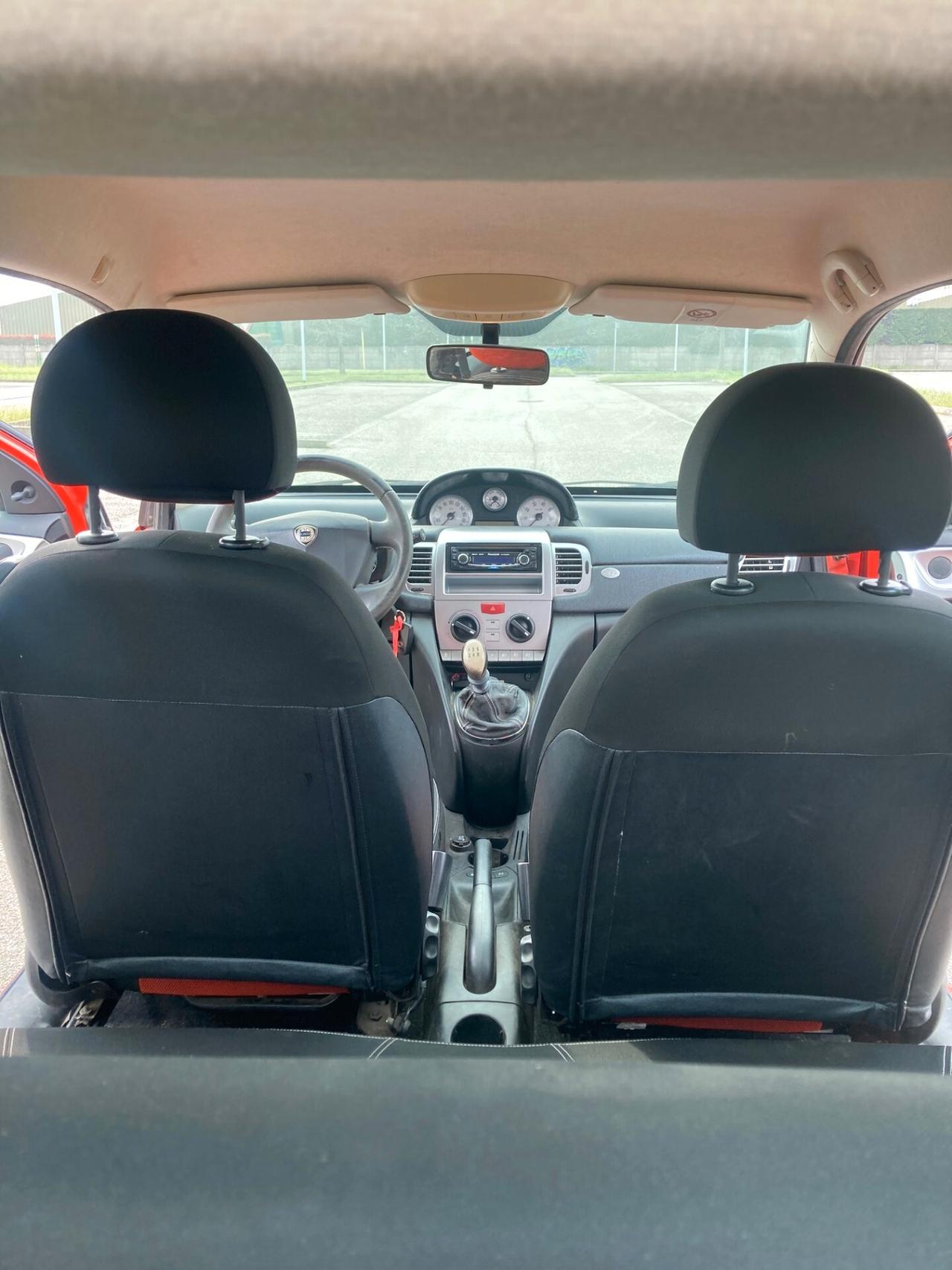 Lancia Ypsilon 1.2 MOMO