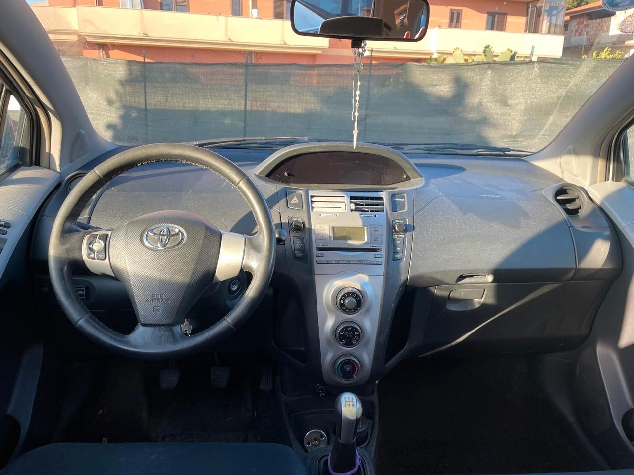 Toyota Yaris 1.3 5 porte Navi GPL