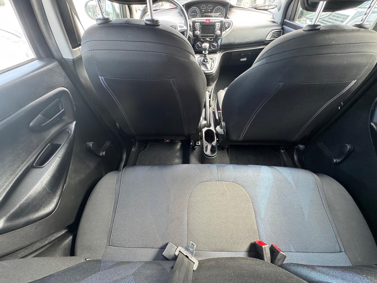 Lancia Ypsilon 1.0 Hibrid