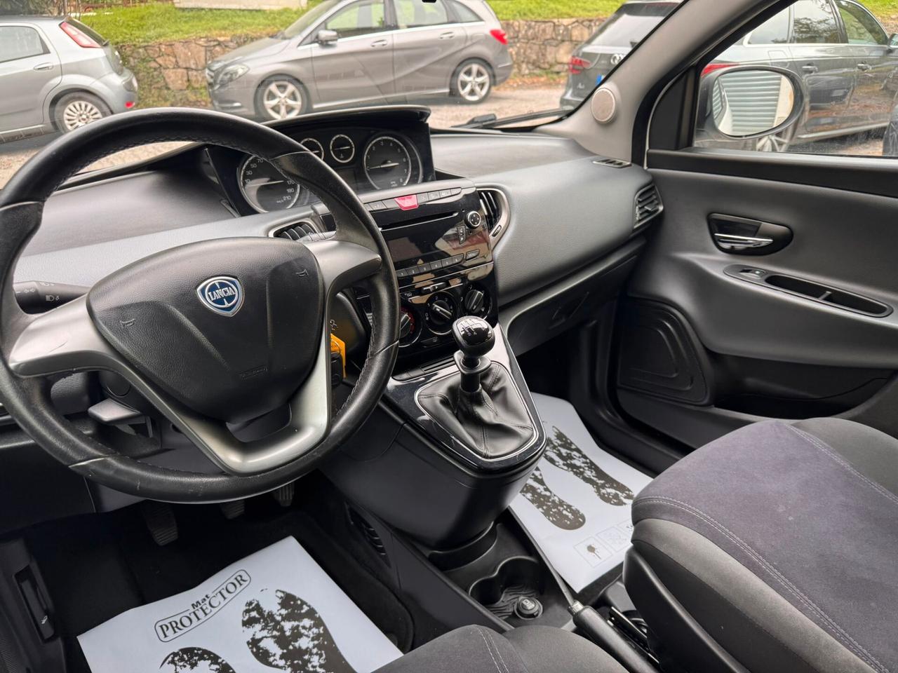 Lancia Ypsilon 1.2 69 CV 5 porte S&S Platinum GARANZIA 1 ANNO