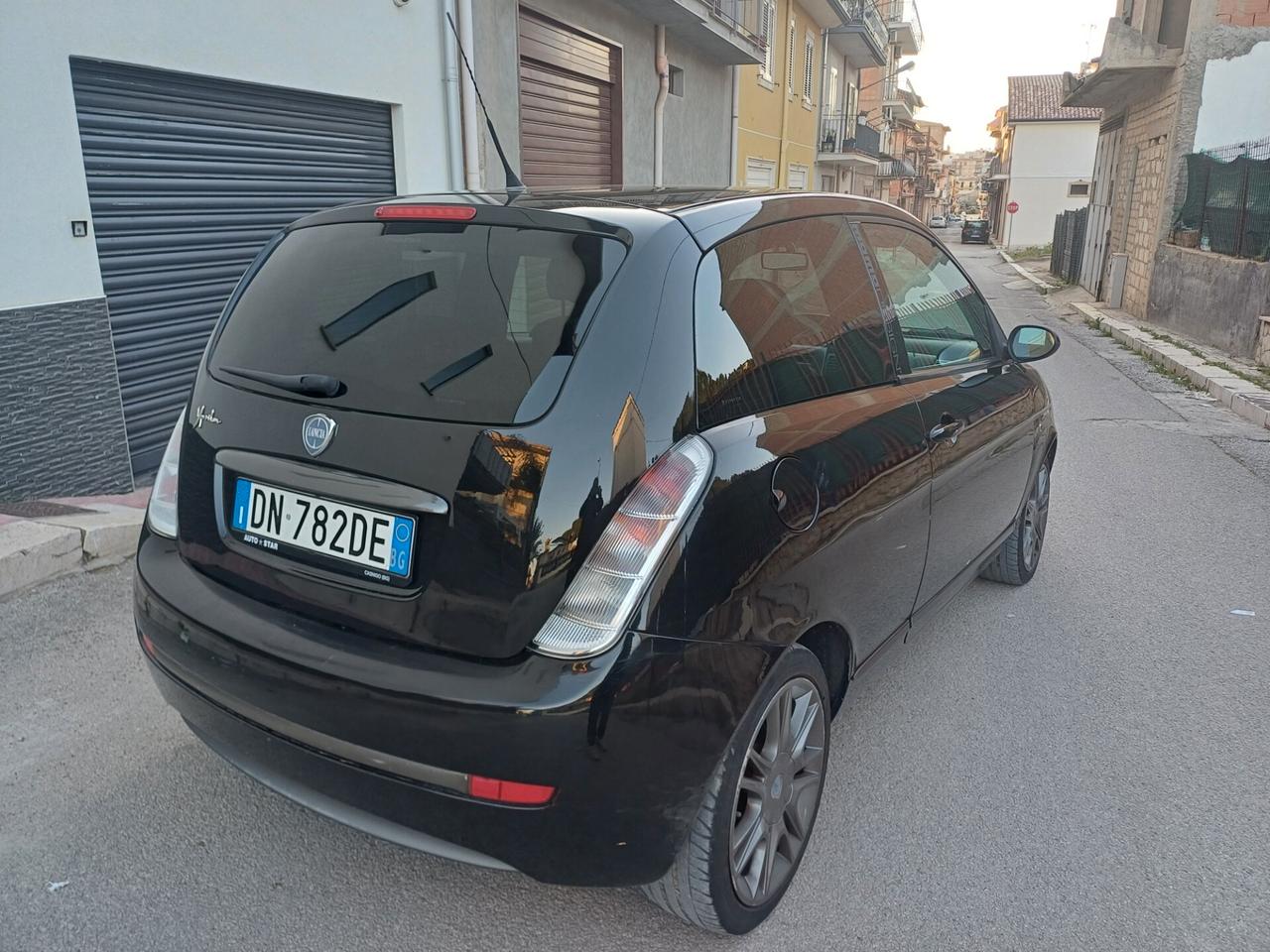 Lancia Ypsilon 1.4 16V Sport MomoDesign