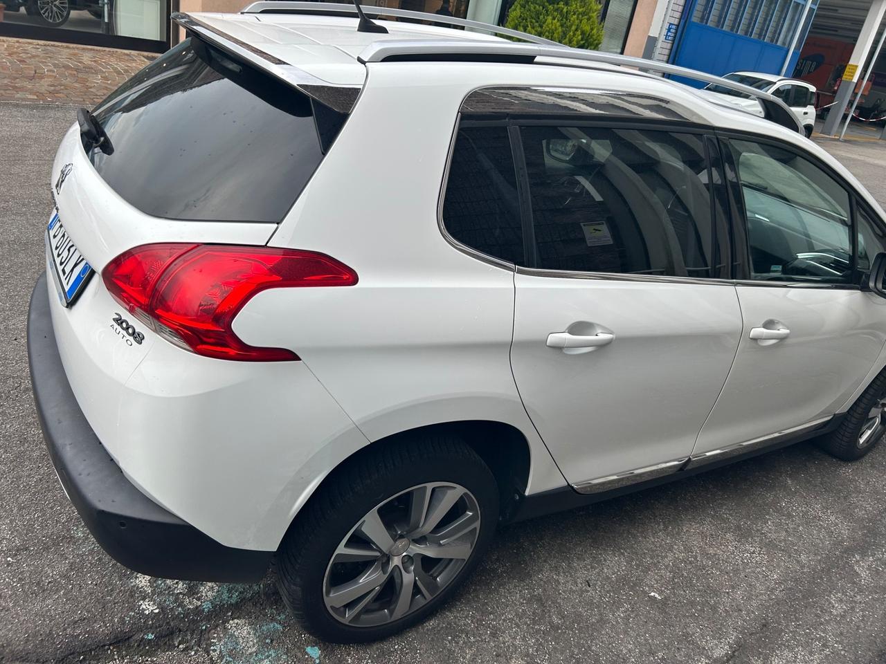 Peugeot 2008 BlueHDi 100 Black Matt