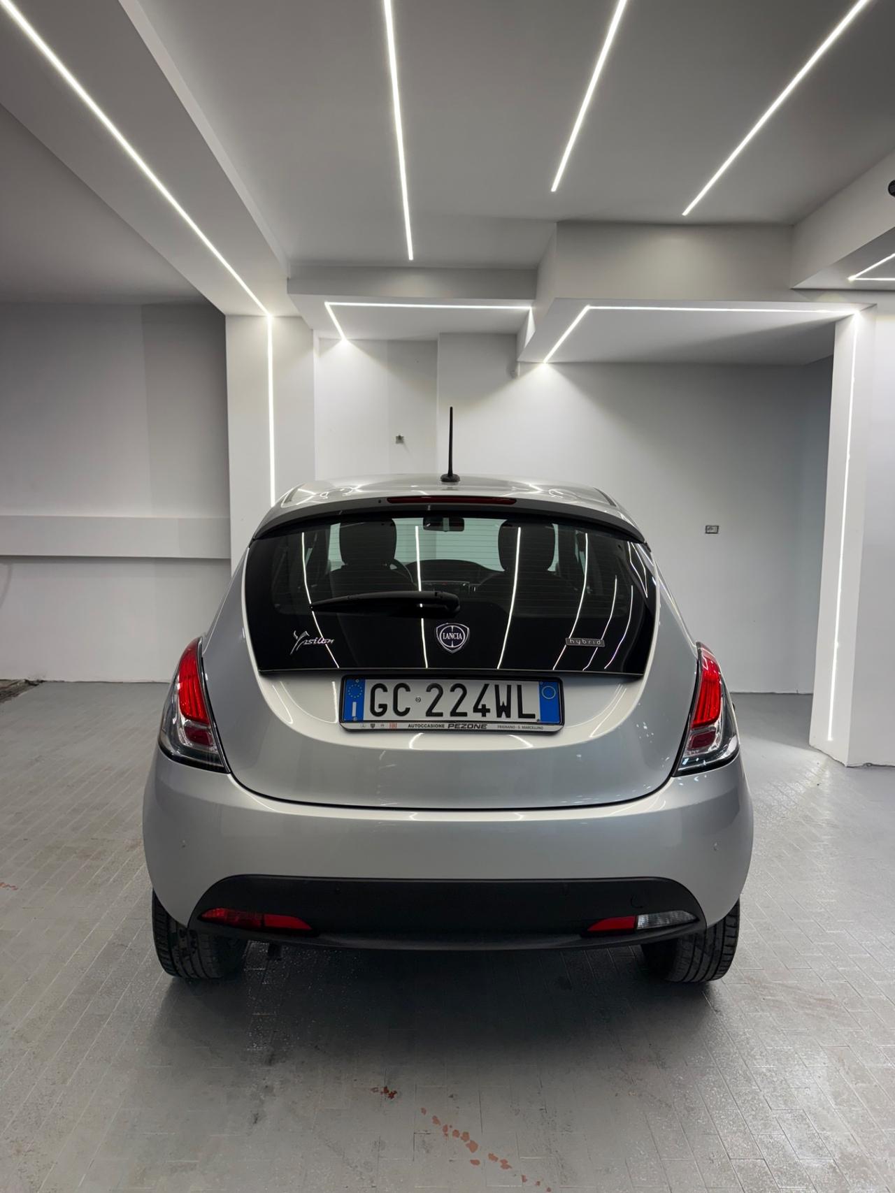 Lancia Ypsilon 1.0 FireFly 5 porte S&S Hybrid Ecochic Silver