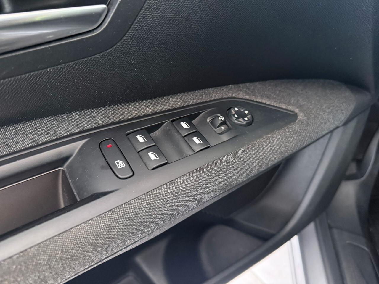 Peugeot 5008 BlueHDi 130 S&S Crossway