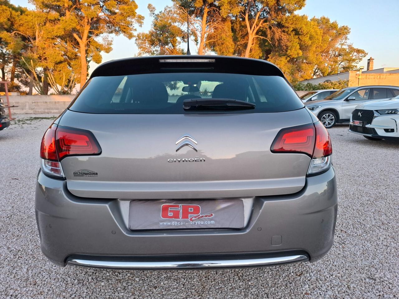 Citroen C4 1.6 HDi 90cv *NAVY-LED-PARK*