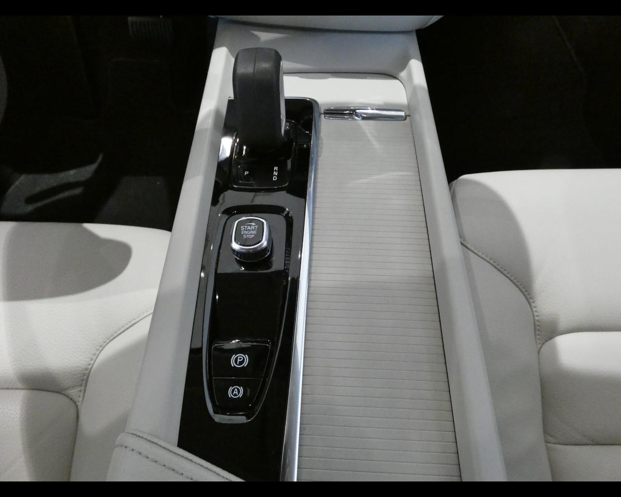 VOLVO V60 (2018-->) - V60 B4 (d) Geartronic Momentum Business