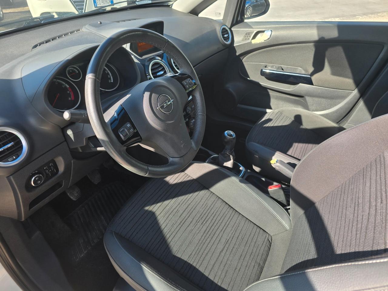 Opel Corsa 1.2 5 porte Sport