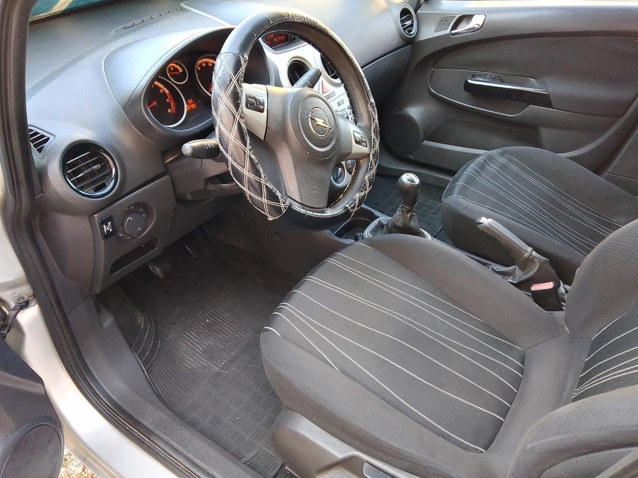 Opel Corsa 1.2 80CV 5 porte GPL ANNO 2010