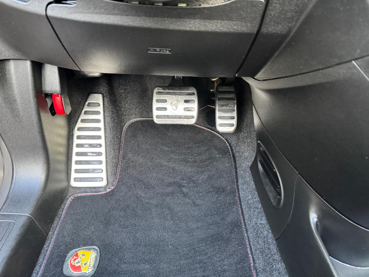 Abarth 500C 1.4 TURBOBENZINA 140CV 2010