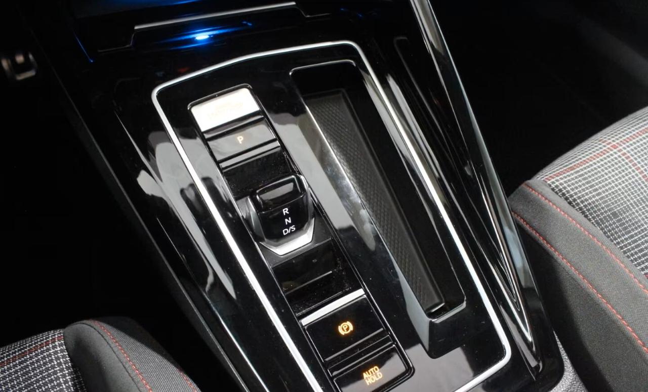 Volkswagen Golf GTI 2.0 TSI DSG 8.5 Black Style 19 AHK TETTO