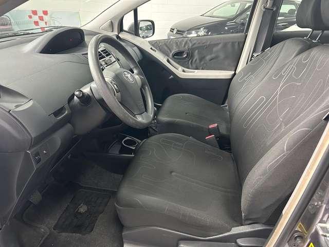 Toyota Yaris Yaris II 2005 5p 1.4 d-4d Now dpf