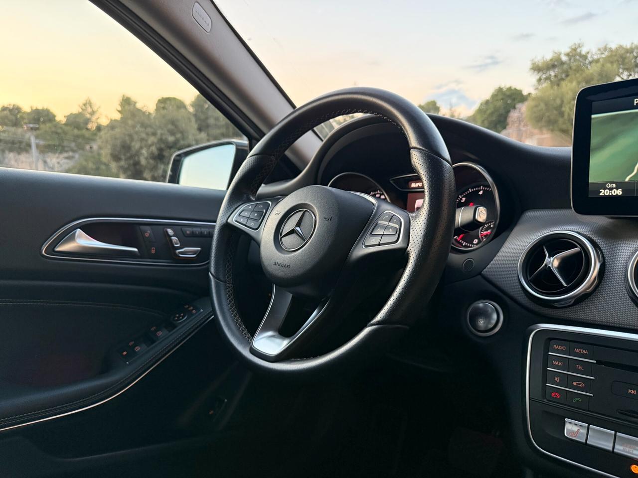 Mercedes GLA 200/2.2 136CV/CAR PLAY/TETTO/KYLESS