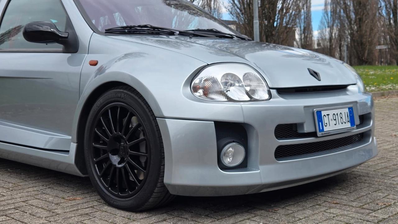 Renault Clio 3.0 V6 24V cat 3 porte Sport
