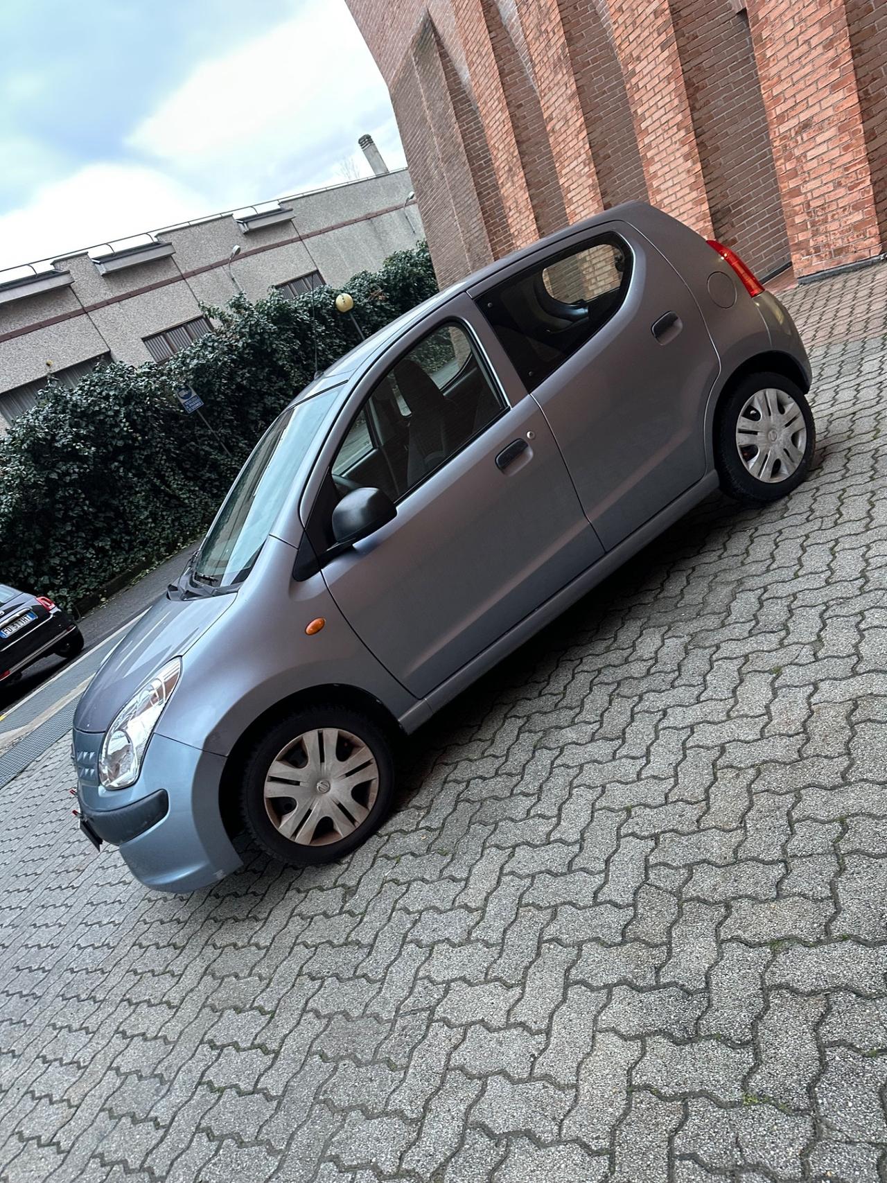 Nissan Pixo 1.0 5 porte Look