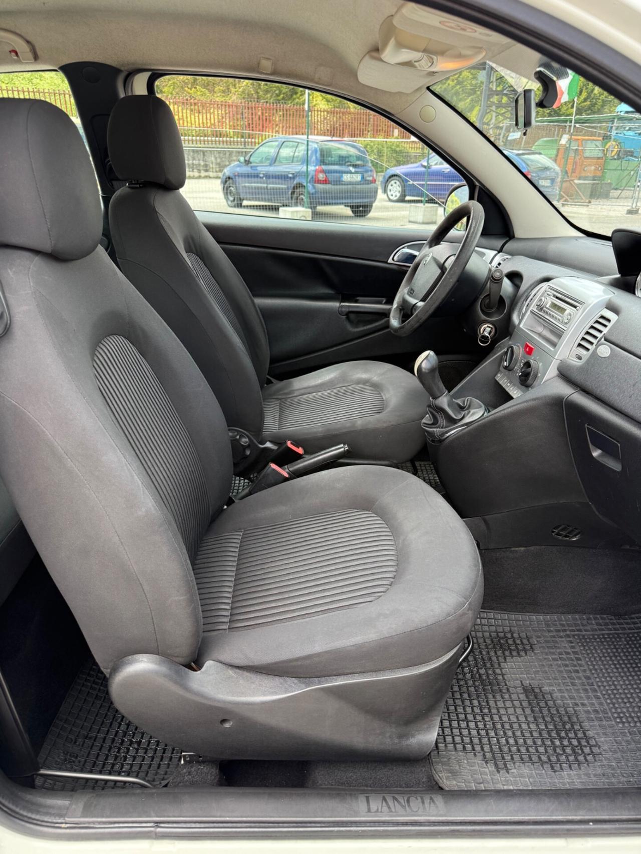 Lancia Ypsilon 1.3 MJT 75 CV Diva