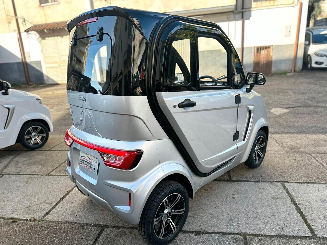 MICRO CAR ELETTRICA MOB 50 - SI GUIDA SENZA PATENTE -