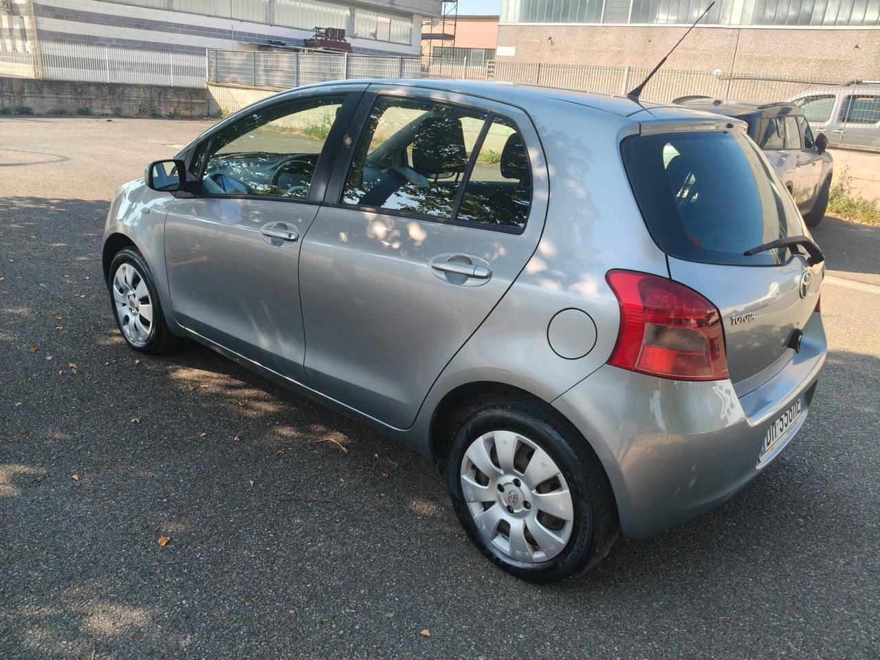 Toyota Yaris 1.0 5 porte SOLAMENTE 119.000 KM
