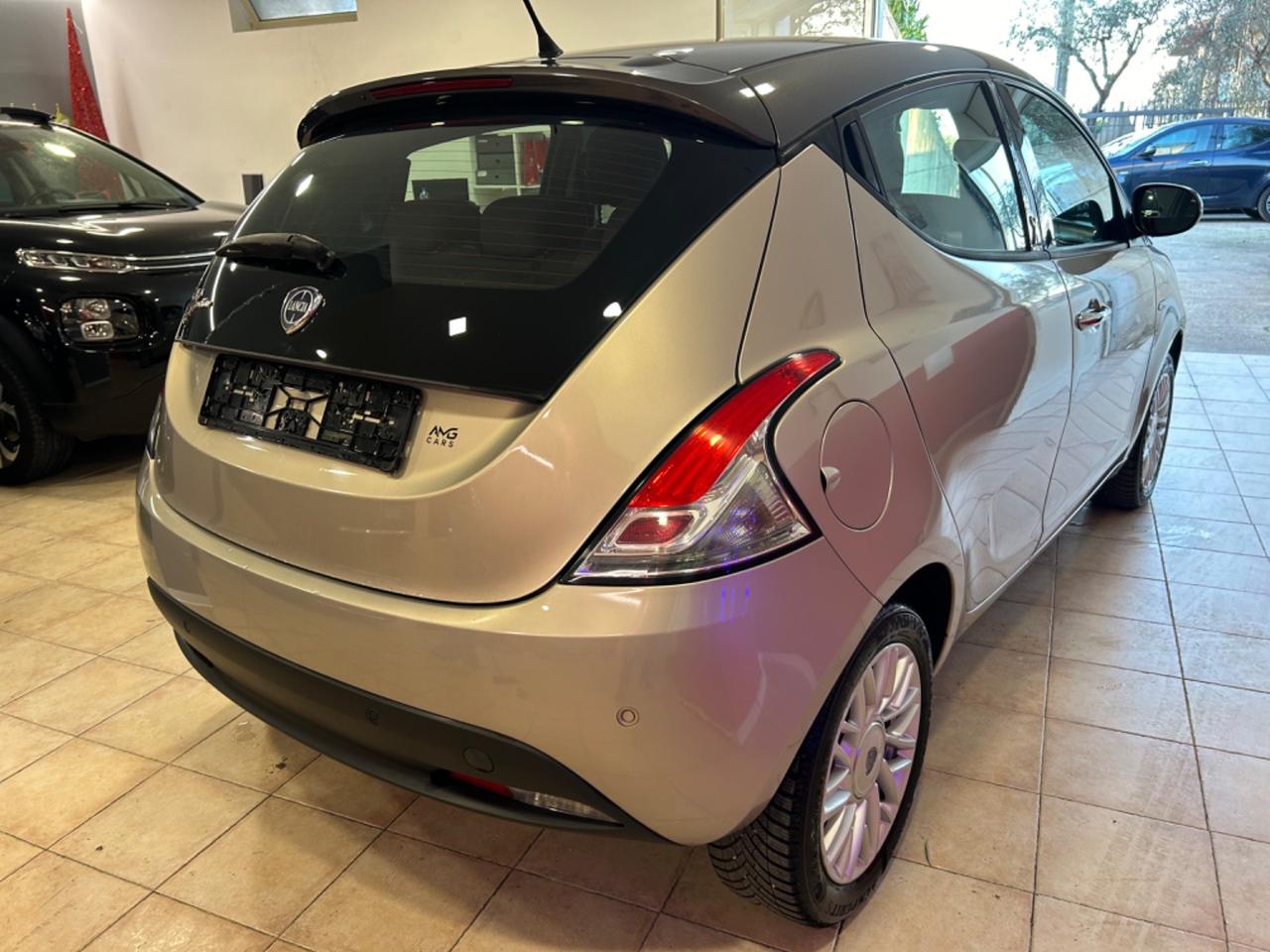 Lancia Ypsilon 1.2 69 CV 5 porte S&S Platinum