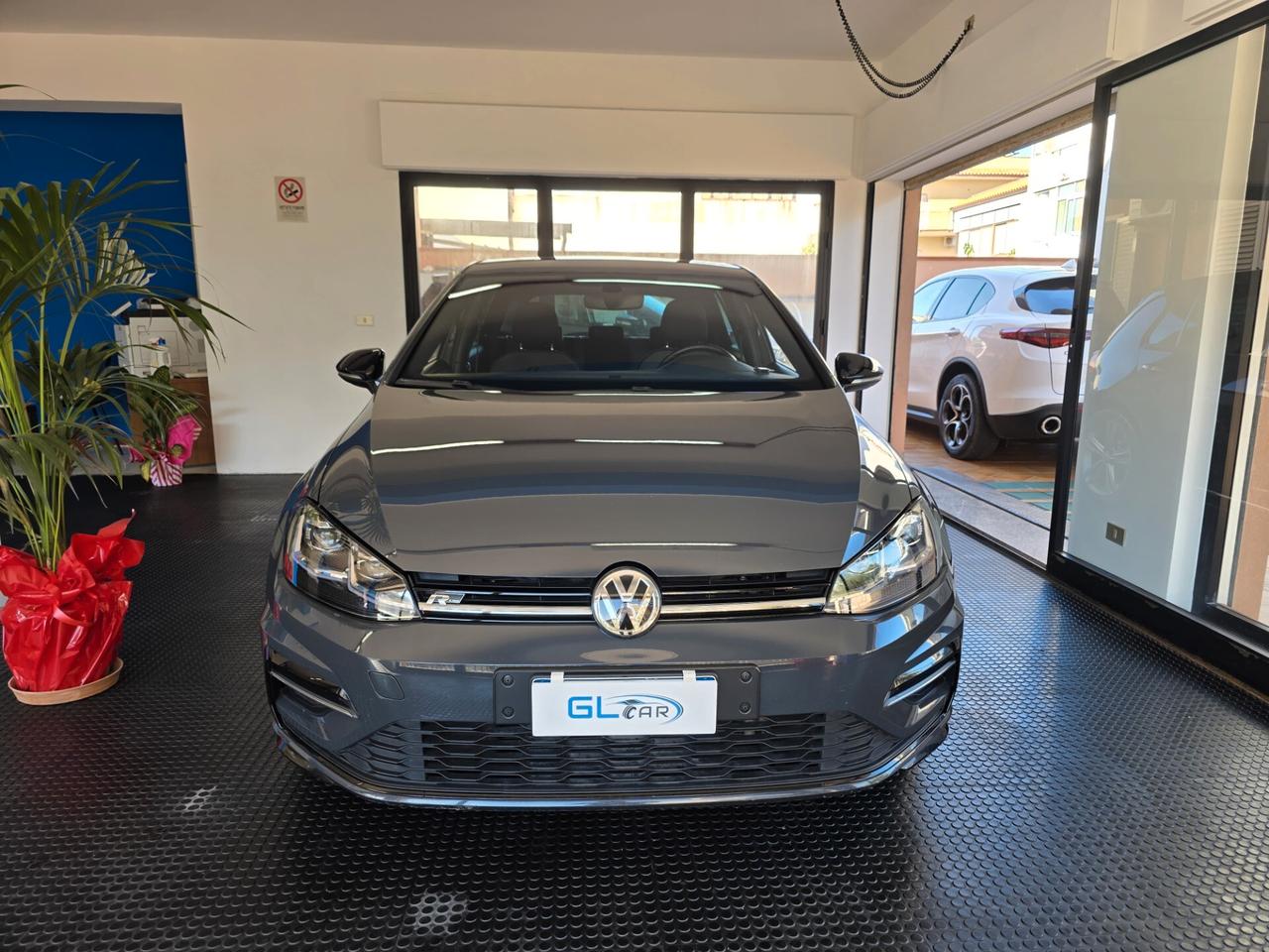 Volkswagen Golf 7.5 R-Line 1.6tdi VIRTUAL FARI LED