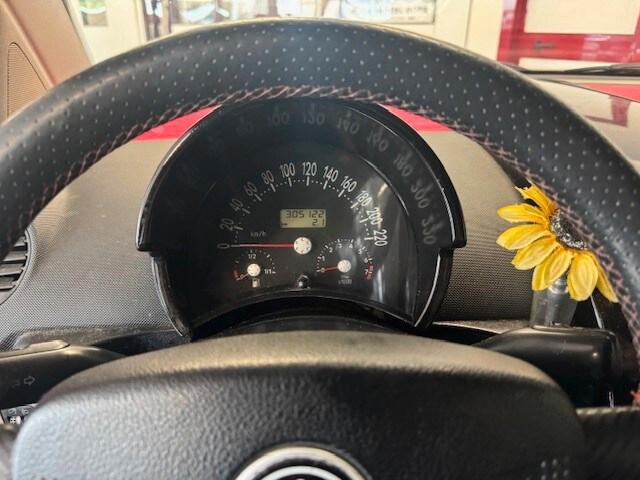 VOLKSWAGEN New Beetle 1.6