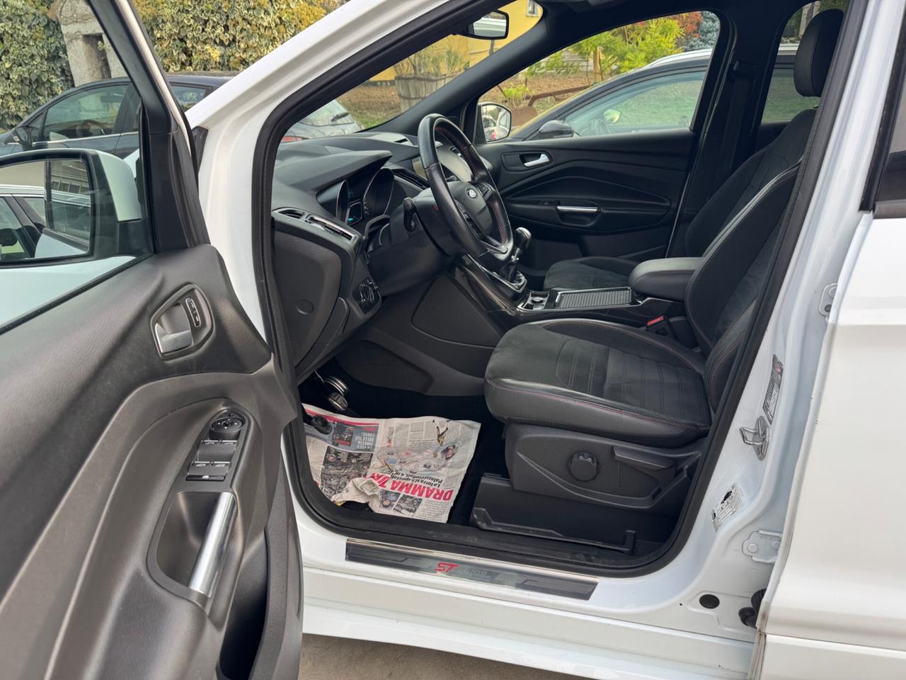 Ford Kuga 1.5 TDCI 120 CV S&S 2WD ST-Line