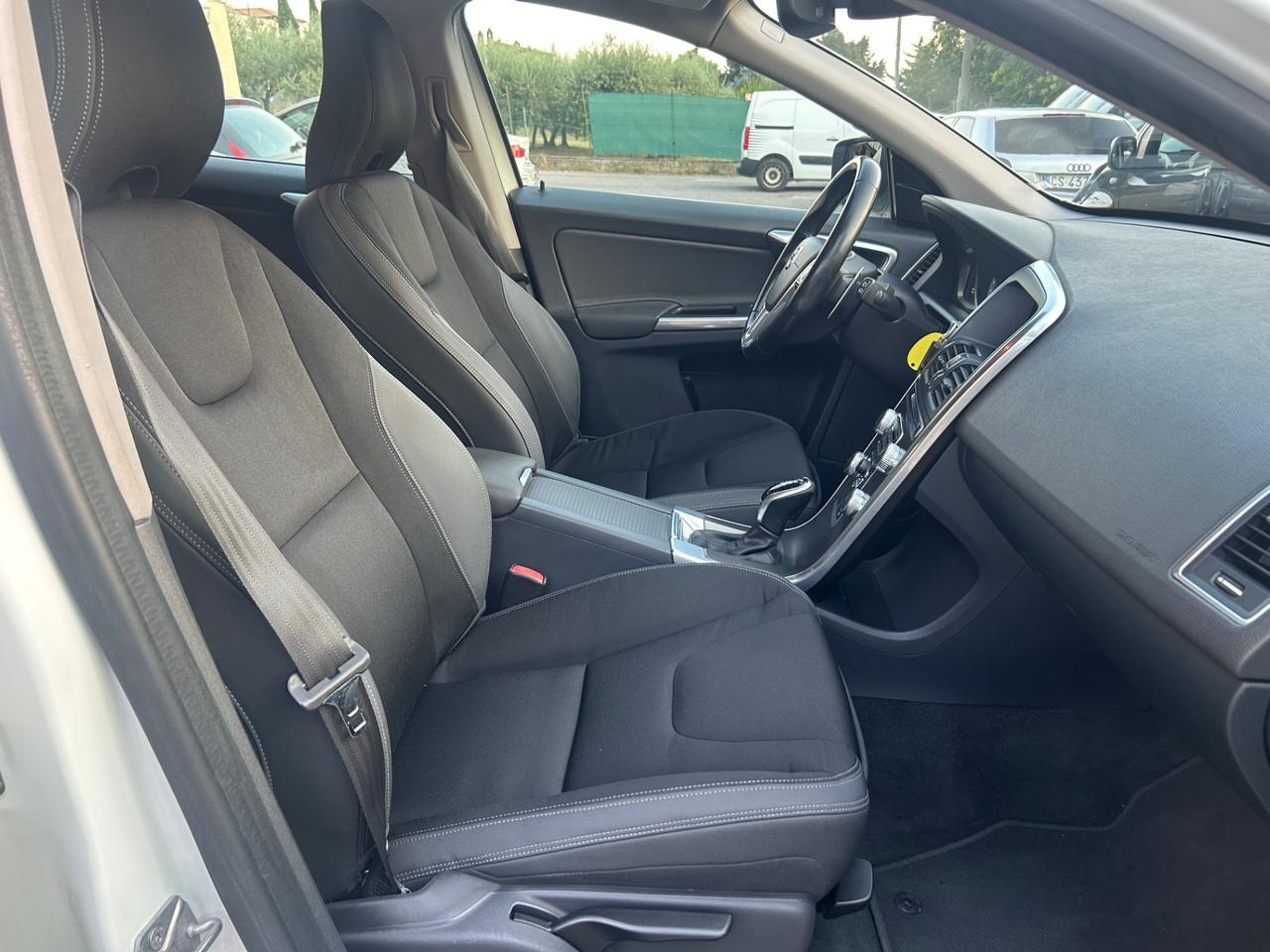 Volvo XC60 D4 Geartronic R-design Momentum