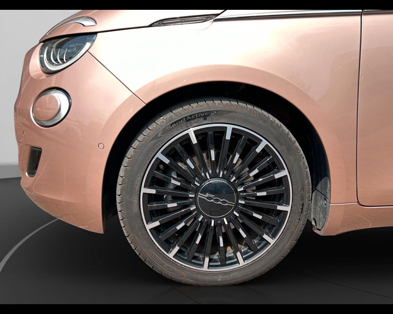 FIAT 500e 3+1 - 500e 3+1 42 kWh La Prima
