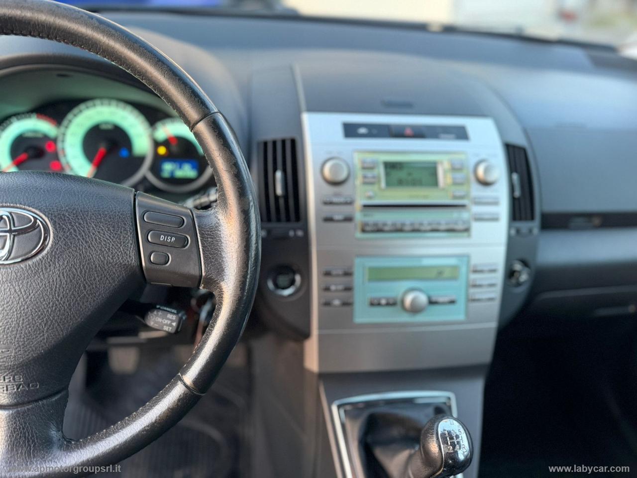 TOYOTA Corolla Verso 2.0 16V D-4D Sol 7 POSTI