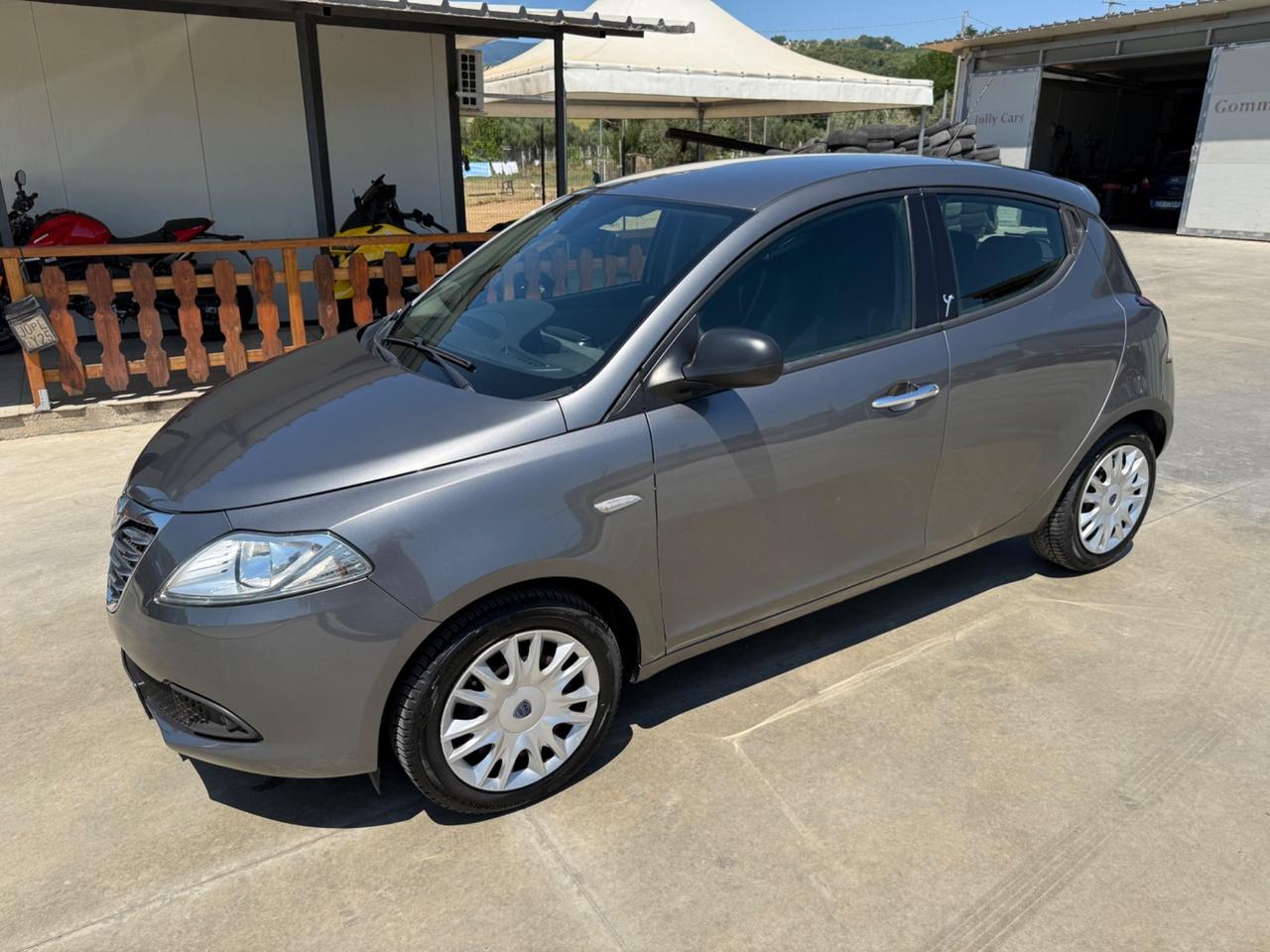 Lancia Ypsilon 1.2 69 CV 5 porte Gold