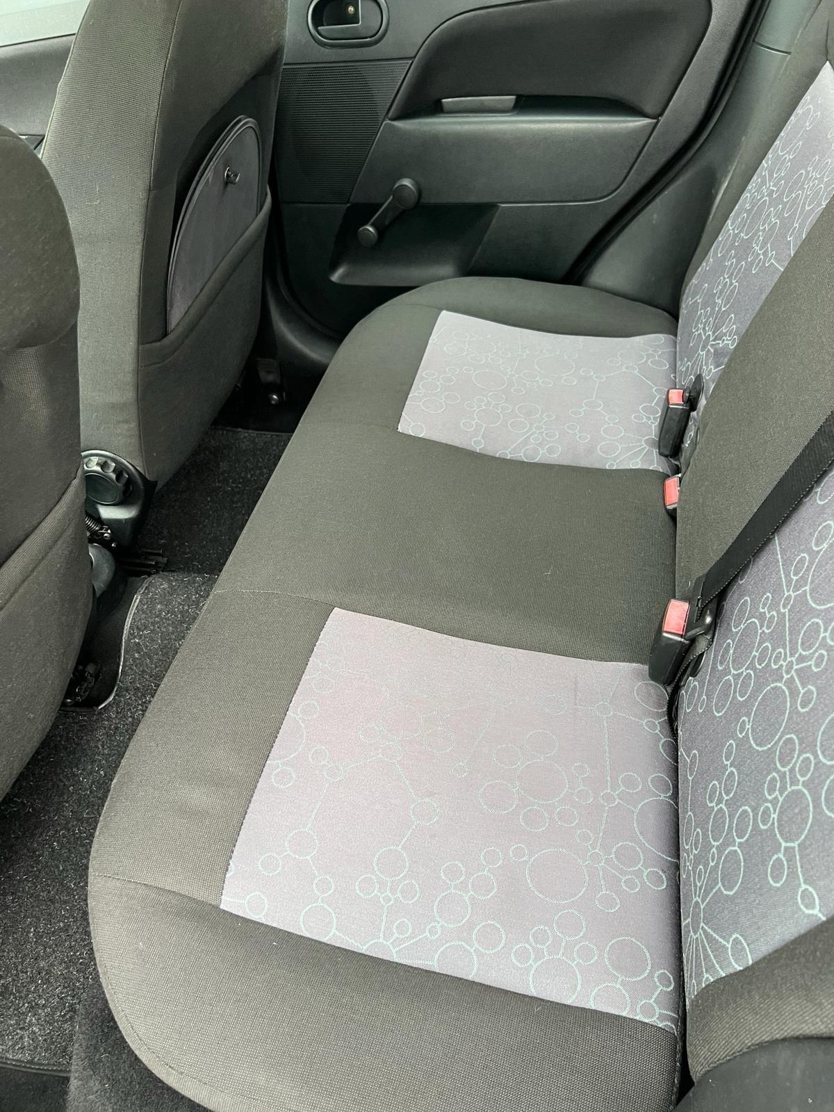 Ford Fiesta 1.2 16V 5p. Ghia x Neopatentati