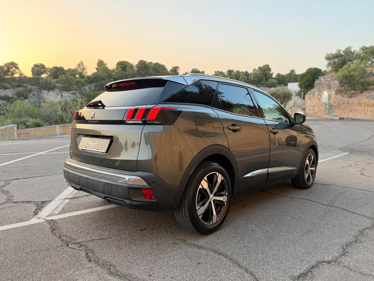 Peugeot 3008 ALLURE/1.6 120CV/PELLE/18"/CAR PLAY