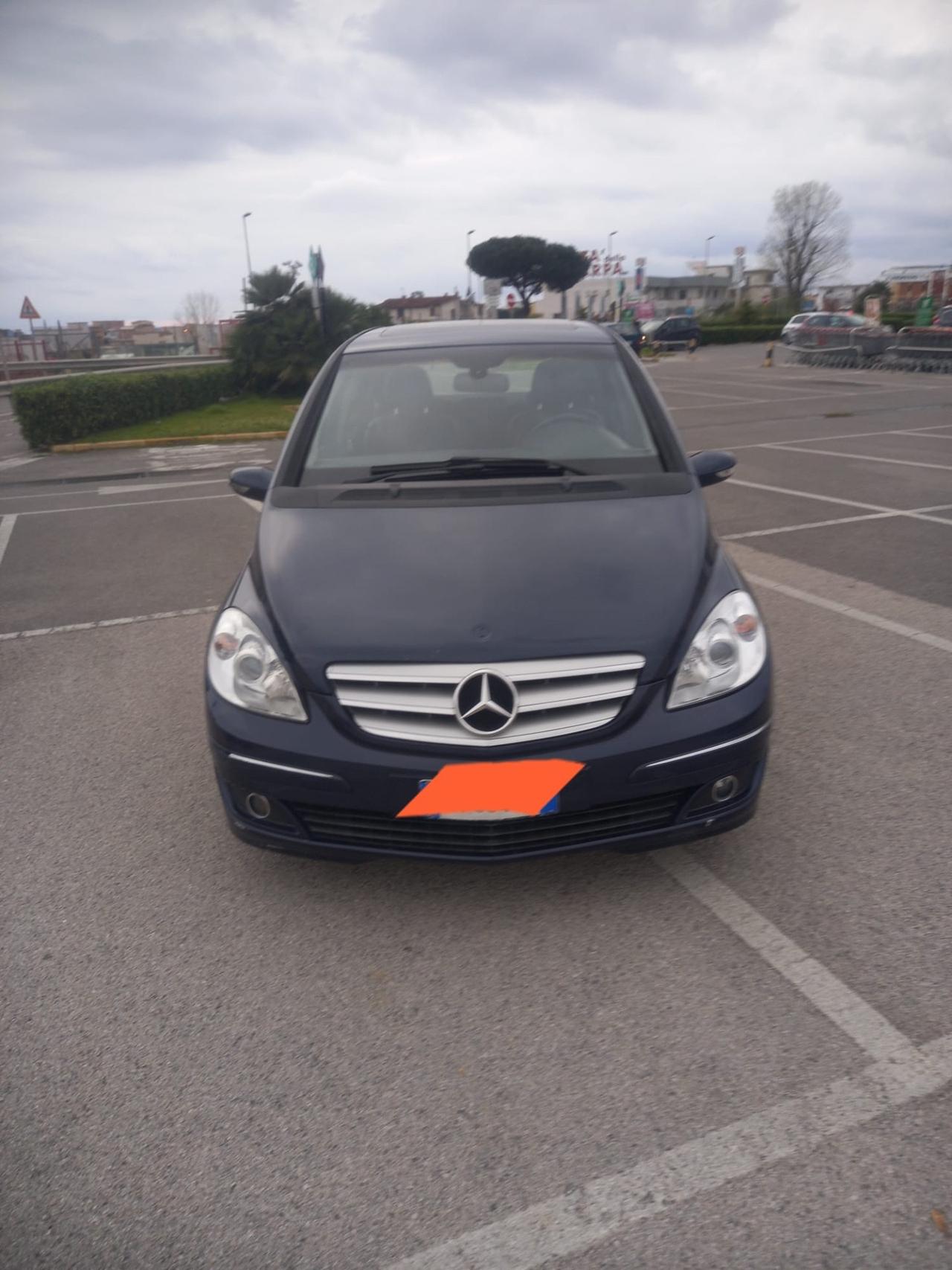 Mercedes-benz B 180 2010.