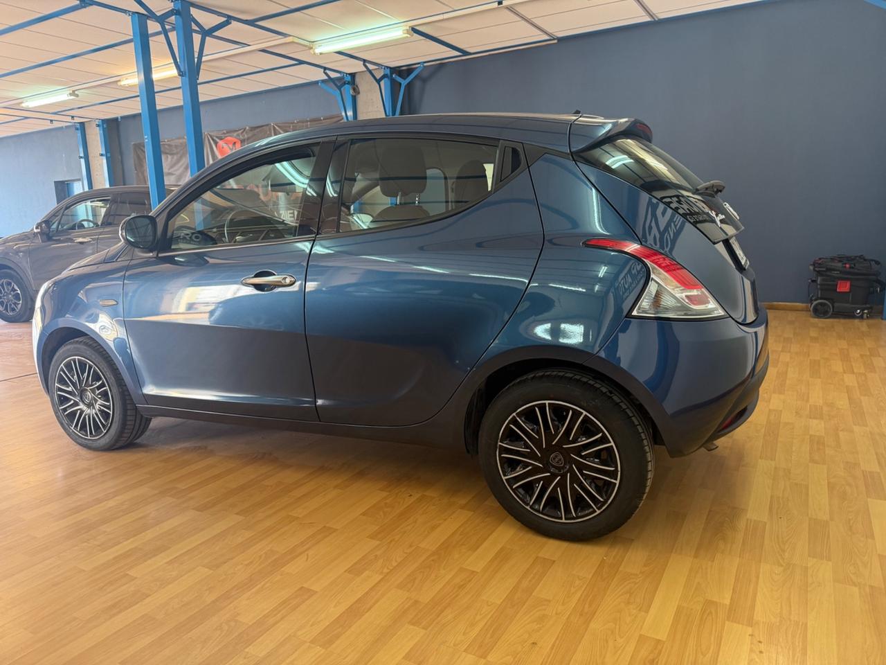 Lancia Ypsilon 1.0BENZ Hybrid 2022 NUOVA